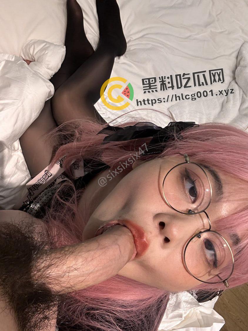 绝版资源!推特反差婊【siasiasia47】超爱吃几把的臭母狗 阿黑颜真的顶 全套资源独家整理-64