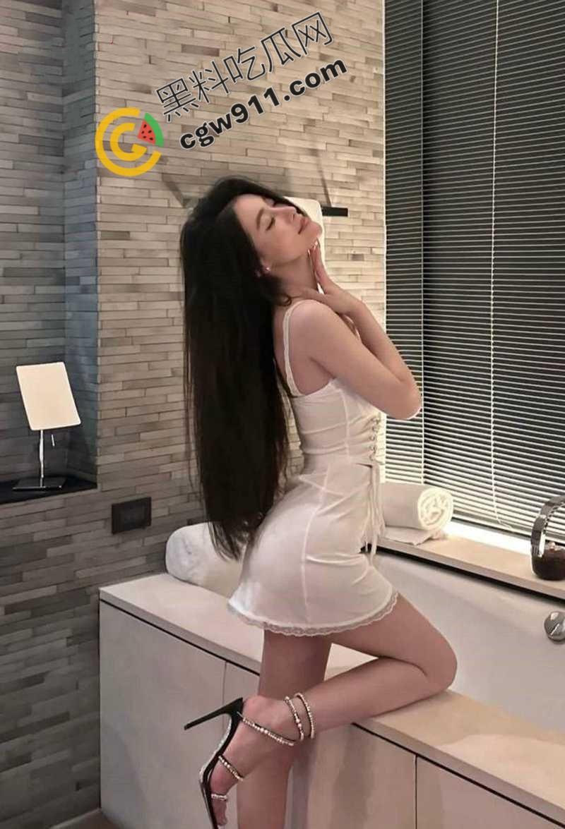 上海校园女神【李羡】被飞行员【孟飞】调教成淫荡小母狗，无毛嫩穴淫水横流，肉臀高翘欲死欲仙！-2