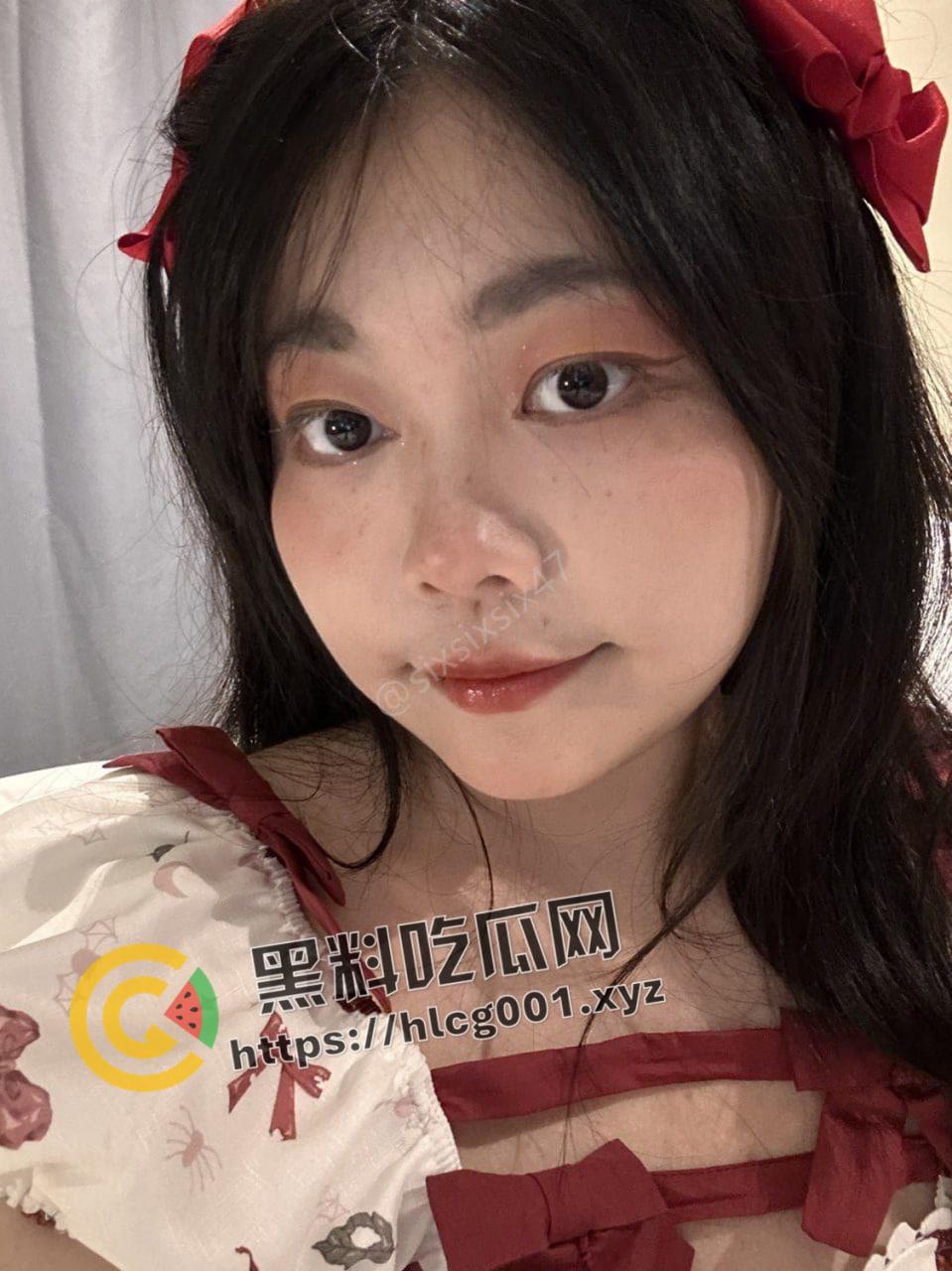 绝版资源!推特反差婊【siasiasia47】超爱吃几把的臭母狗 阿黑颜真的顶 全套资源独家整理-86