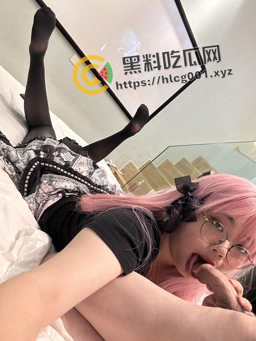 绝版资源!推特反差婊【siasiasia47】超爱吃几把的臭母狗 阿黑颜真的顶 全套资源独家整理-89