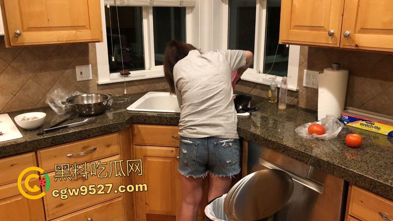 上海宝山少妇【陆筱筱】,婚内出轨被大鸡巴后入,爽到腿软如泥,绿帽老公远在米国,头顶青青草原!-2