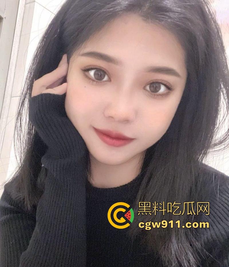 潮汕极品人妻【李雅晴】网聊约炮，勾引炮友裸聊自慰，纤手揉奶乳交假屌，道具狂插骚穴淫水喷溅，骚的一批！-3