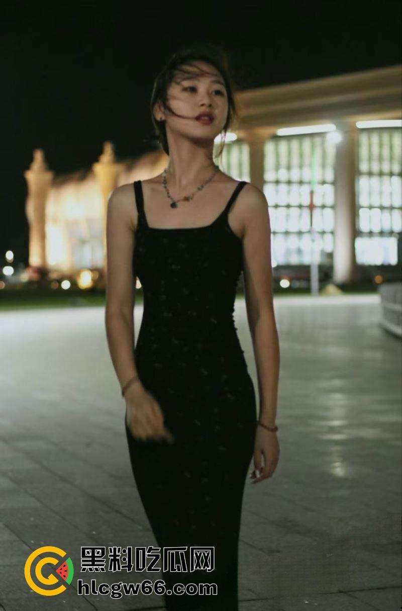 安徽阜阳幼儿师范21岁【杨梦瑶】厕所被同学夺走初夜,嫩逼自慰视频喷水流满地,浪得欠干死!-3