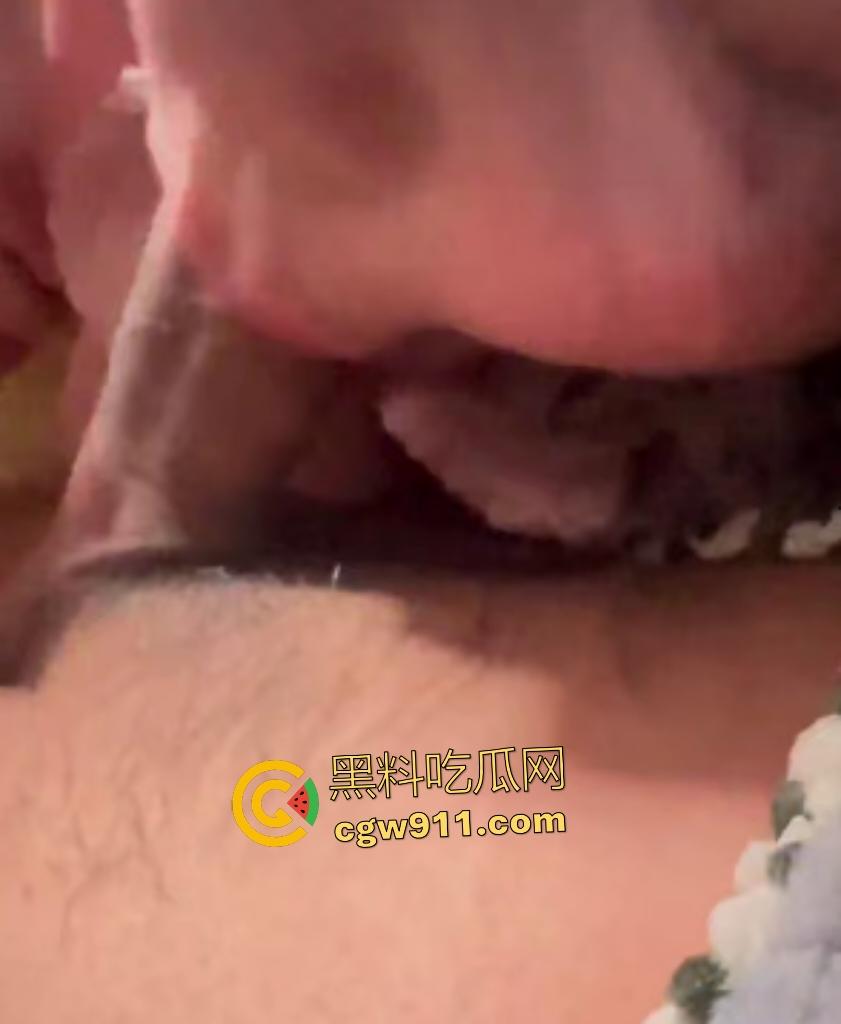 海角东北少年的陪读妈妈，叛逆少年恋母情结爆发，趁爸养猪在家把老妈上了，用爹的避孕套操妈！-3