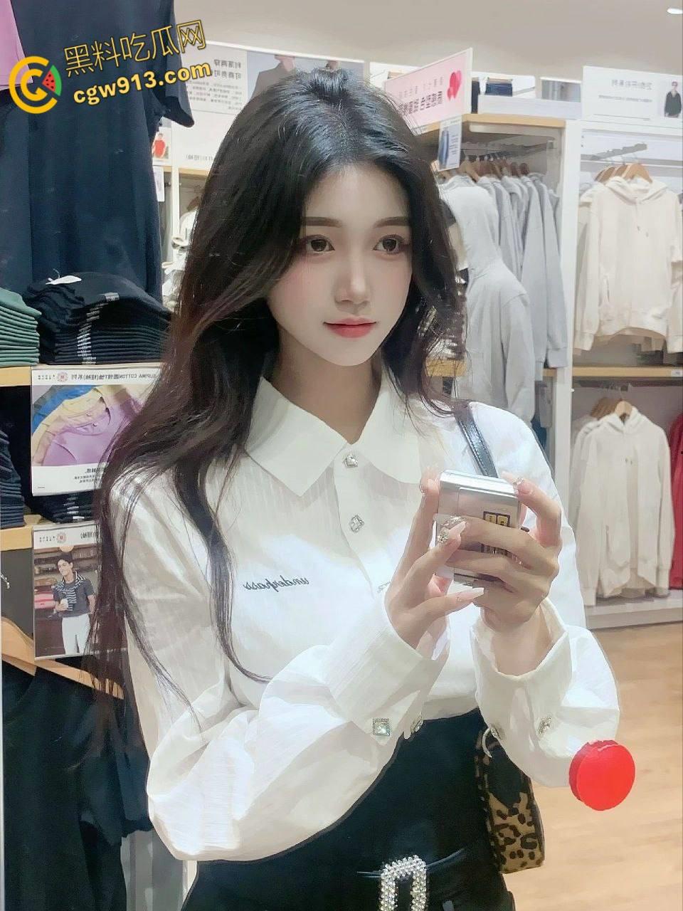 快要开学饥渴难耐的妹妹,穿着性感高跟豹纹情趣套装,要跟我打离别炮,欲望高涨扒开内裤猛插小穴!-1