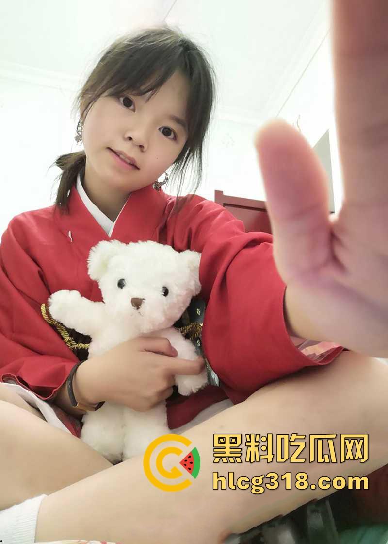 广西职业学院性瘾少女【秦丽丽】清纯萝莉大搞反差，舌钉乳钉装饰身体，心型阴蒂淫荡母狗-1