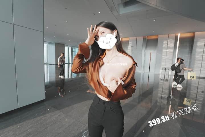 推特 全国可飞的骚逼福利姬 #奶球喵喵 最新户外露出私拍视频精选  场景众多 无视天网系统 肆无忌惮-5