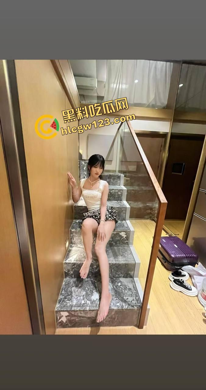 绿帽博主玩疯了,情侣调教日记曝光,清纯洛丽塔女友变性奴深喉足交榨精,男友看女友被轮操!-3