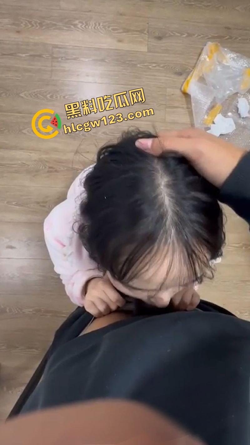 绿帽博主玩疯了,情侣调教日记曝光,清纯洛丽塔女友变性奴深喉足交榨精,男友看女友被轮操!-6