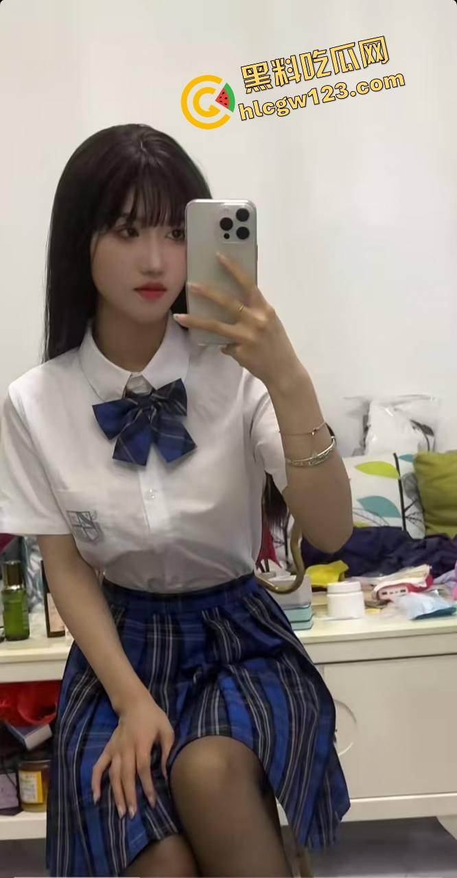 绿帽博主玩疯了,情侣调教日记曝光,清纯洛丽塔女友变性奴深喉足交榨精,男友看女友被轮操!-7