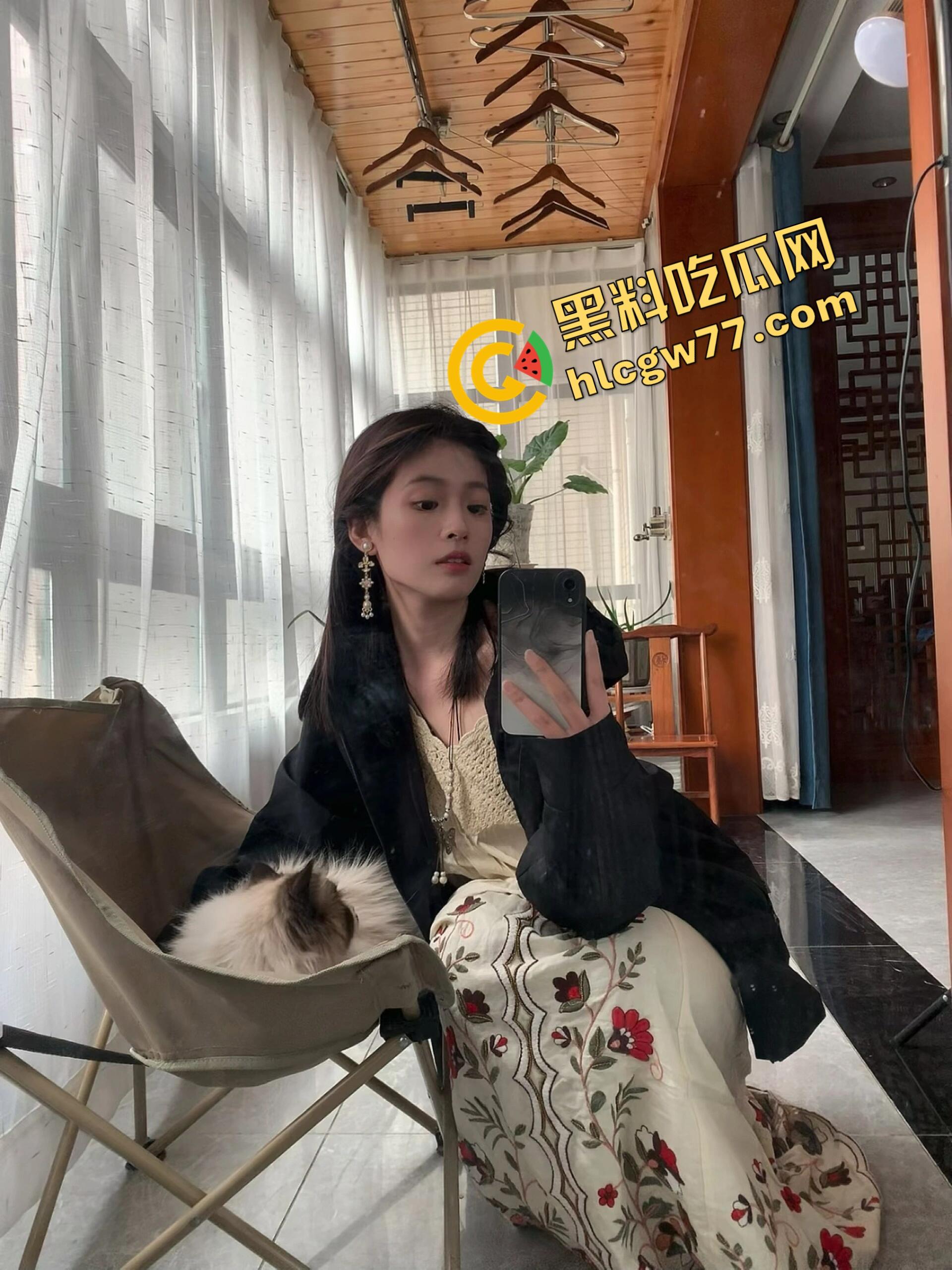 杭州『李雪莹』完成主人的任务,穿JK真空夹跳蛋,大街上五档起步,走到一半直接失禁边走边尿!-3