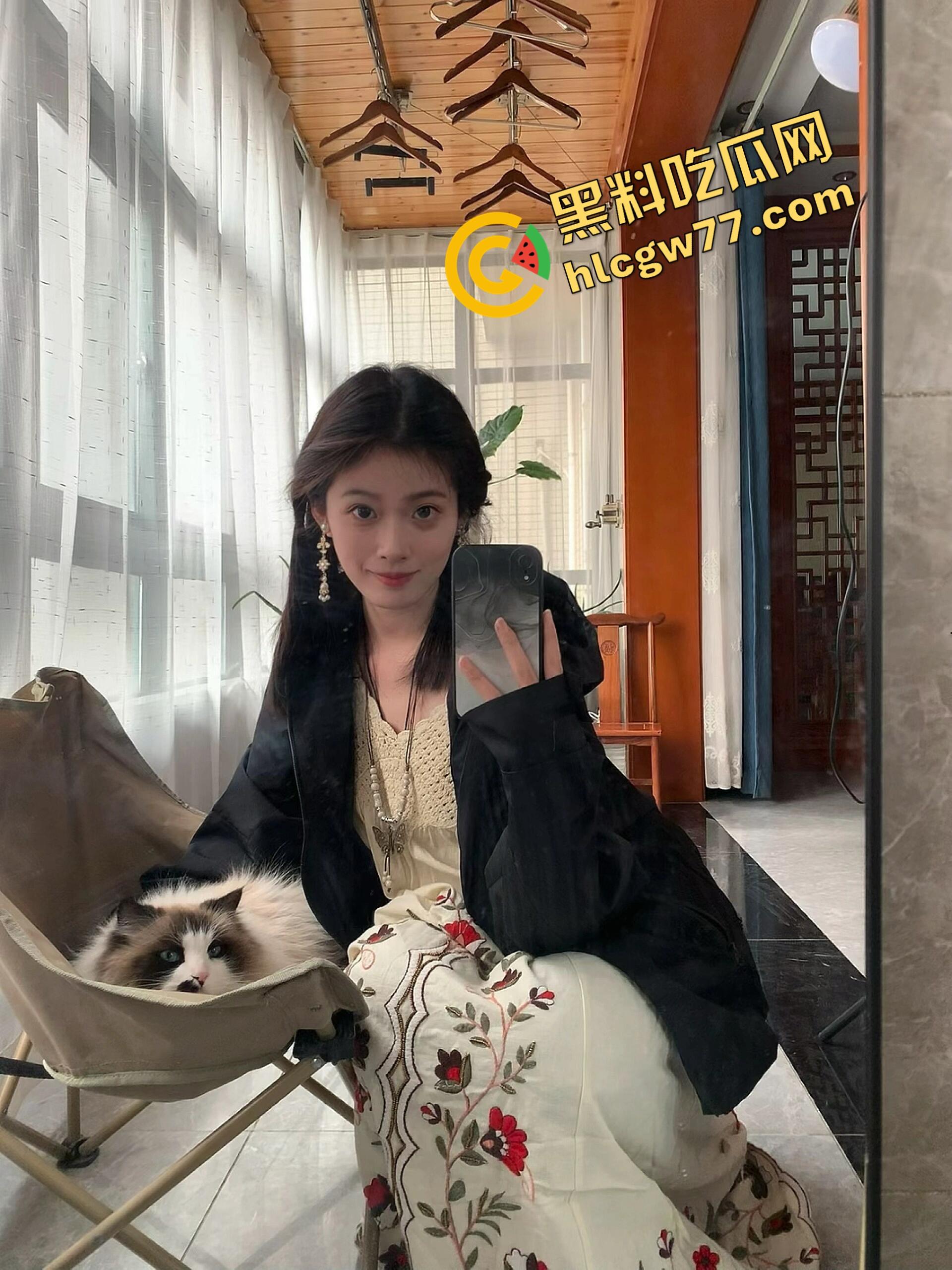 杭州『李雪莹』完成主人的任务,穿JK真空夹跳蛋,大街上五档起步,走到一半直接失禁边走边尿!-5