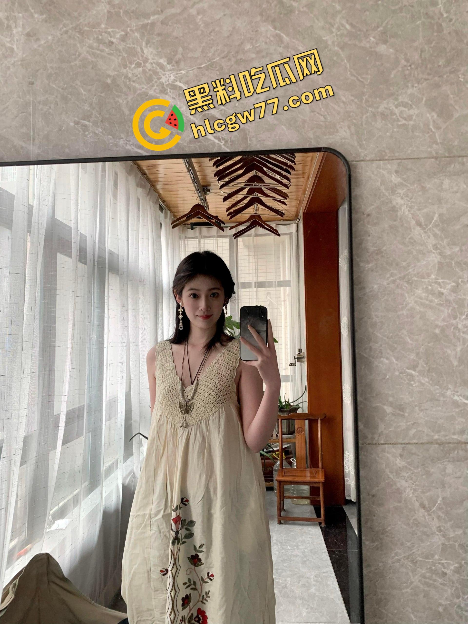 杭州『李雪莹』完成主人的任务,穿JK真空夹跳蛋,大街上五档起步,走到一半直接失禁边走边尿!-6