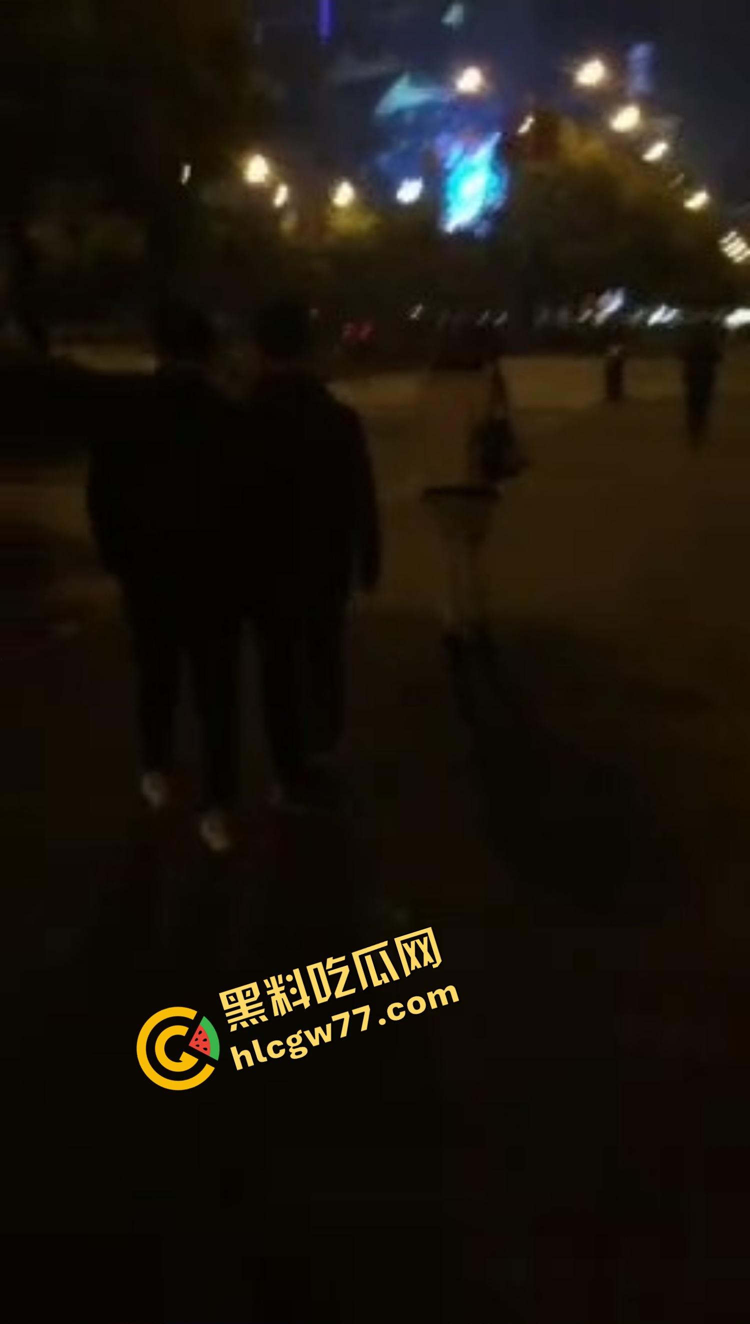 杭州『李雪莹』完成主人的任务,穿JK真空夹跳蛋,大街上五档起步,走到一半直接失禁边走边尿!-10