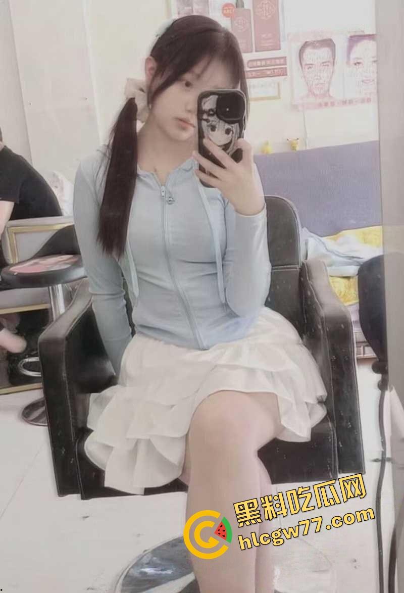 广工『方雅琴』马尾乖乖女竟是露出癖母狗，为金主拍露奶自慰片，乳晃穴湿！-1