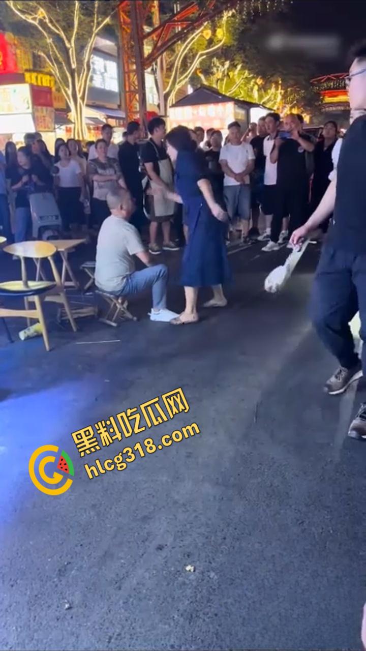 被打了9个耳光还被踹了一脚，男子全程未还手，这种情况能拿到多少赔偿呢？真是泼妇！-1