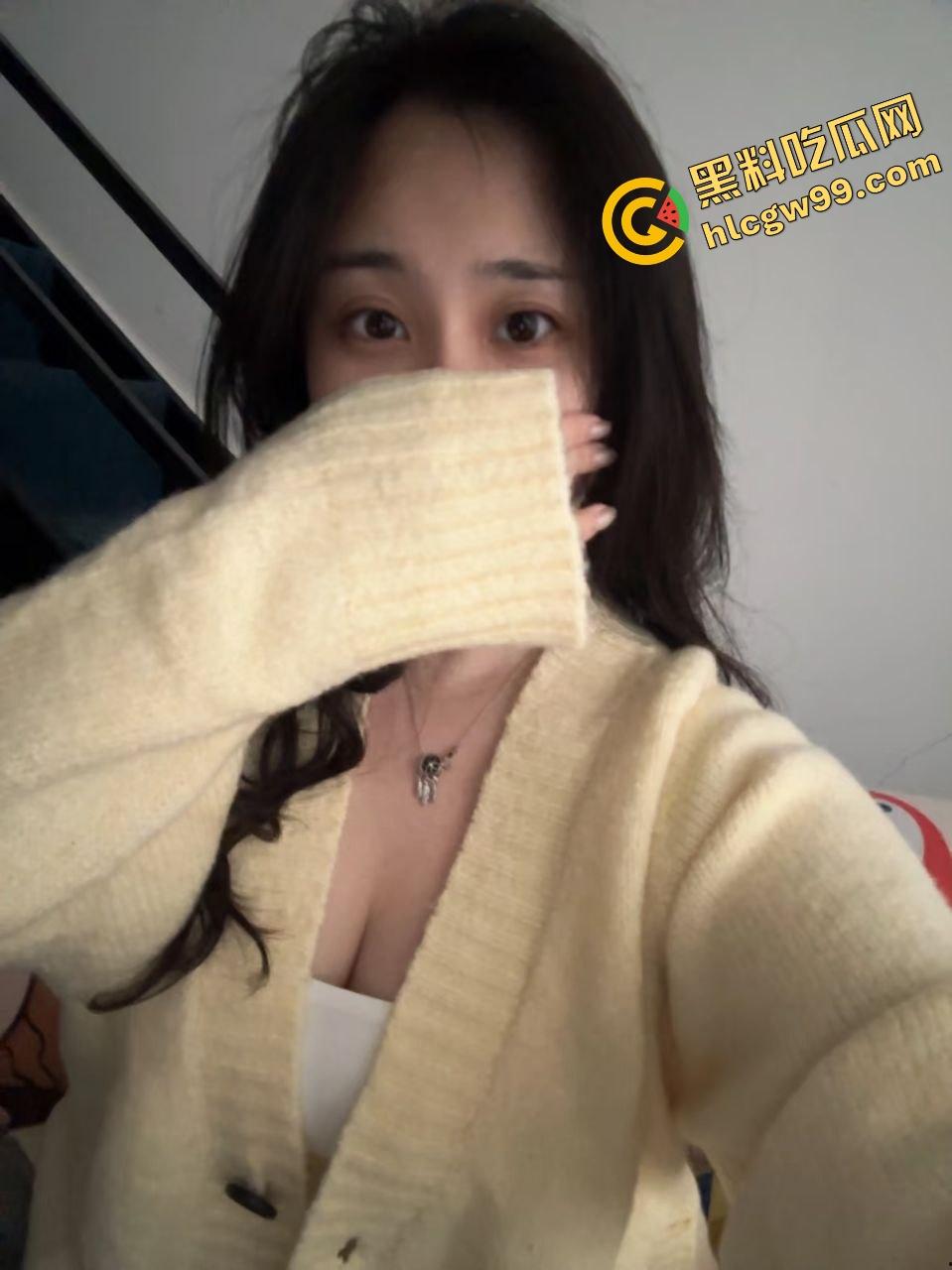 开春啦露出交配时间到！东关小区饥渴少妇 情人节夜晚开灯露出女上骑乘 淫叫声响遍整个小区 惨遭偷拍曝光流出-3