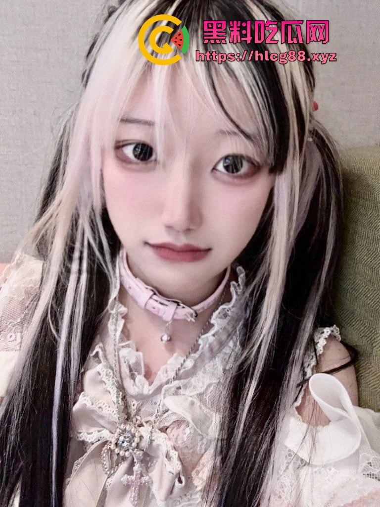 南宁地雷系女萝莉『雪代巴』纯情嫩娃变浪货，被金主老爹捅得嗲穴狂吼，小学妹嗲声淫吼震碎舔狗三观！-1