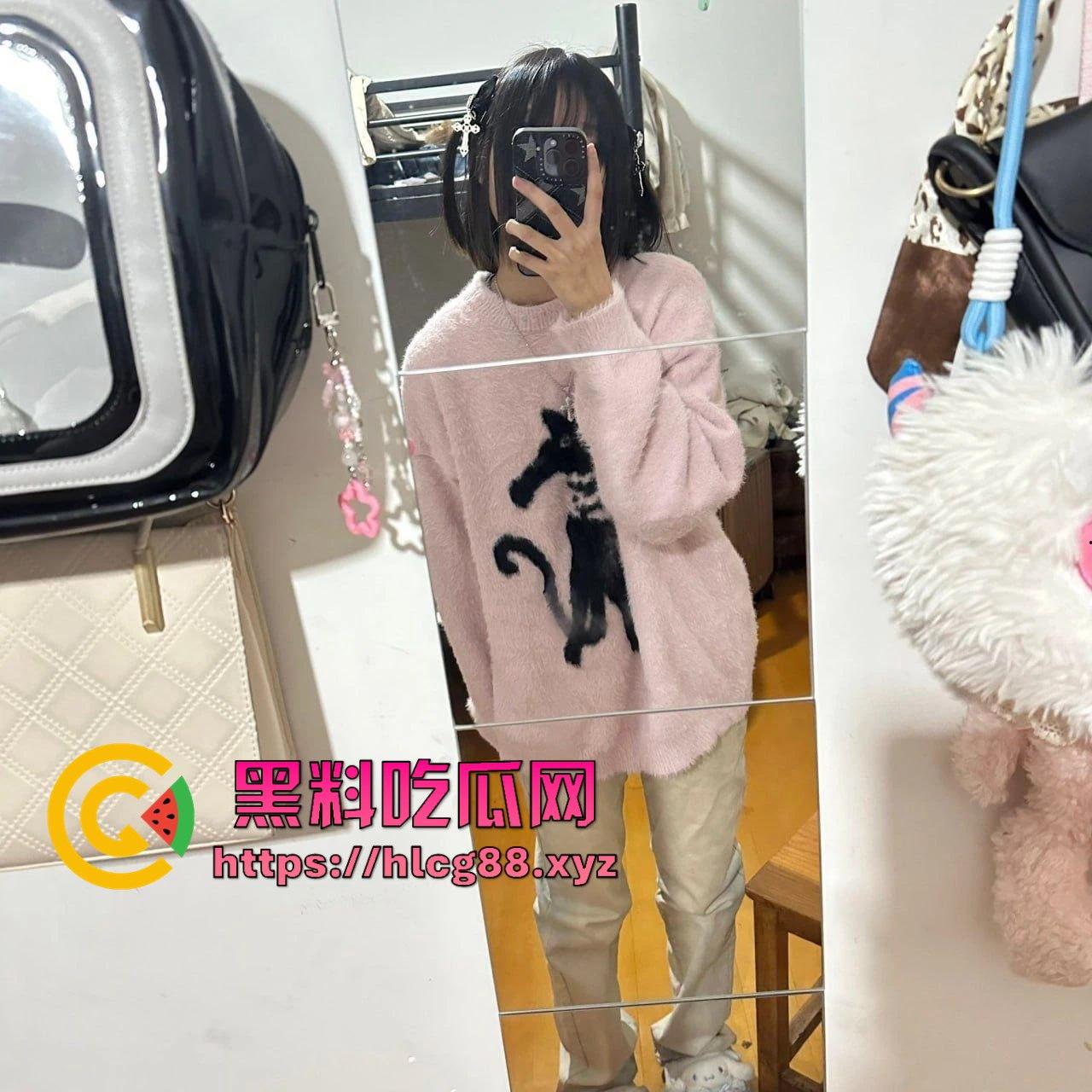 南宁地雷系女萝莉『雪代巴』纯情嫩娃变浪货，被金主老爹捅得嗲穴狂吼，小学妹嗲声淫吼震碎舔狗三观！-3