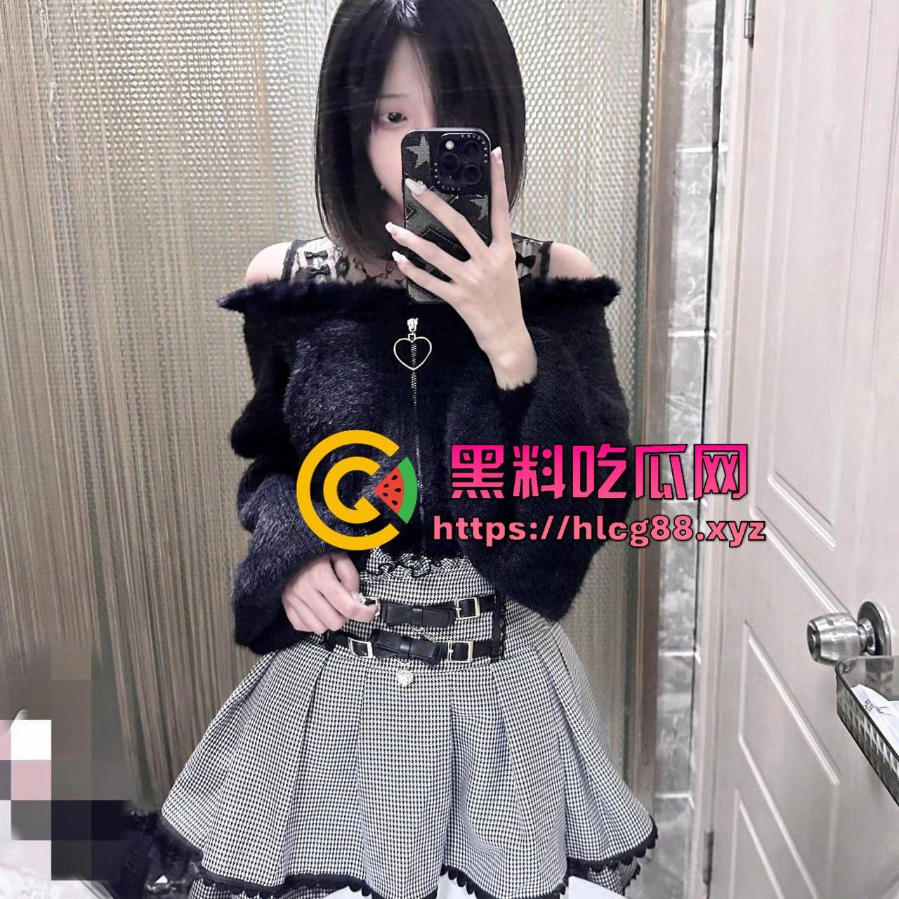 南宁地雷系女萝莉『雪代巴』纯情嫩娃变浪货，被金主老爹捅得嗲穴狂吼，小学妹嗲声淫吼震碎舔狗三观！-4