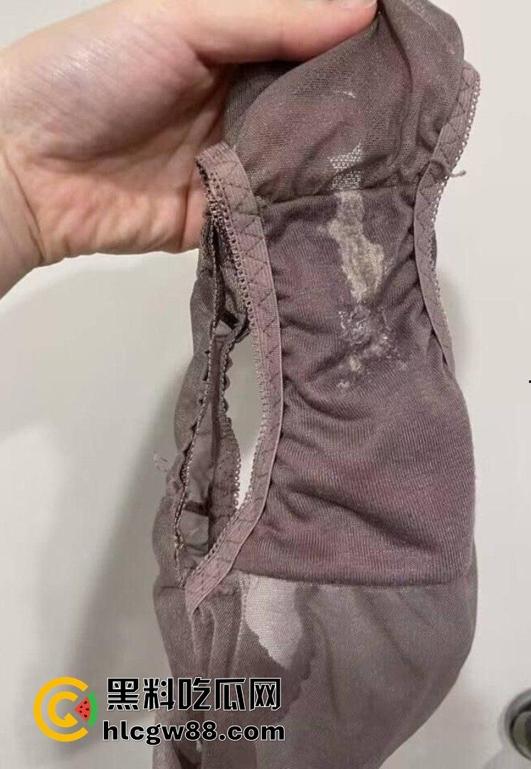 苏州少公子爆操海航空姐【刘媛媛】制服成情趣装,被按在酒店窗台疯狂后入,逼肿了还得给顾客倒饮料!-2