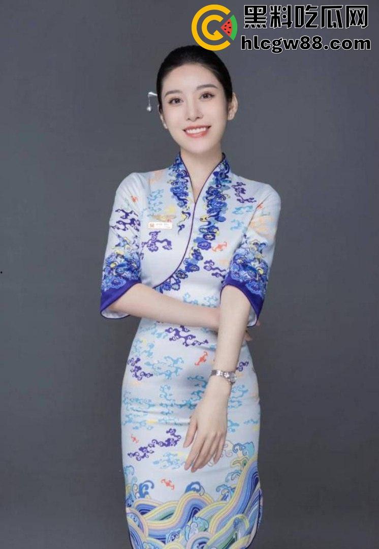 苏州少公子爆操海航空姐【刘媛媛】制服成情趣装,被按在酒店窗台疯狂后入,逼肿了还得给顾客倒饮料!-5