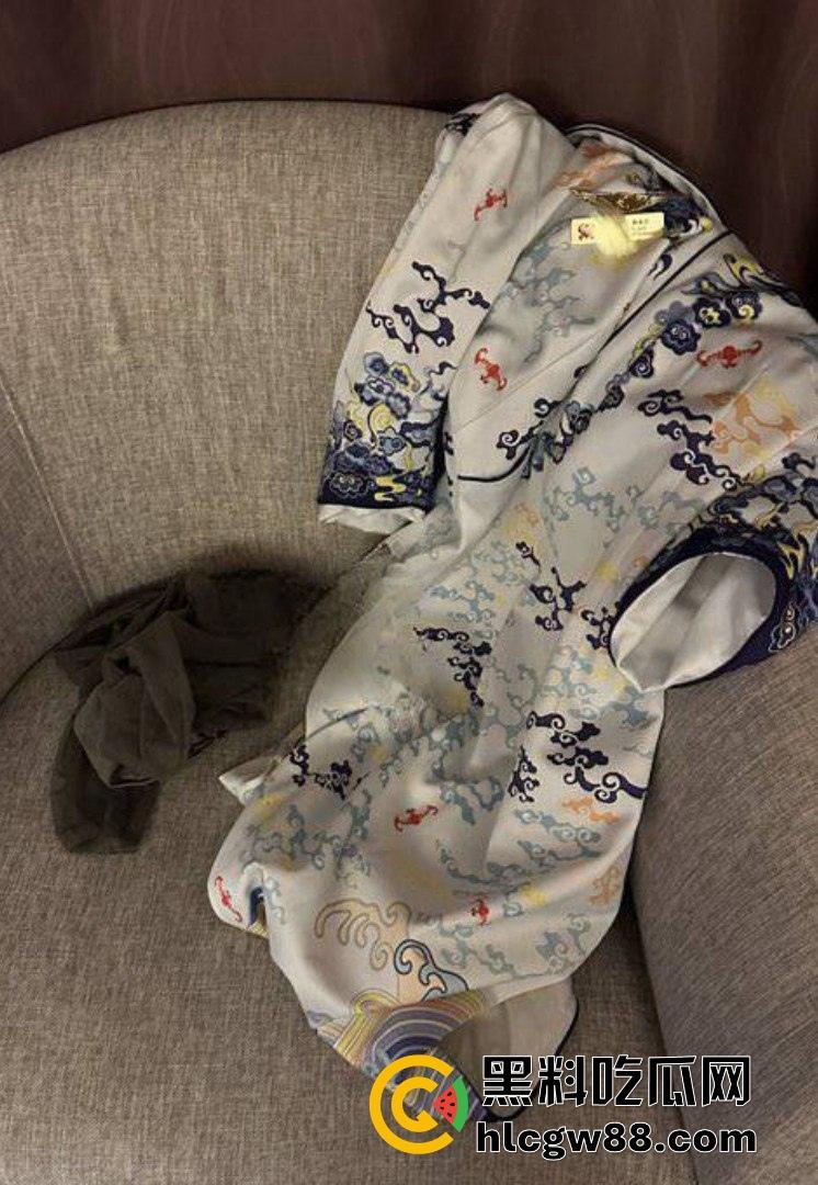 苏州少公子爆操海航空姐【刘媛媛】制服成情趣装,被按在酒店窗台疯狂后入,逼肿了还得给顾客倒饮料!-8