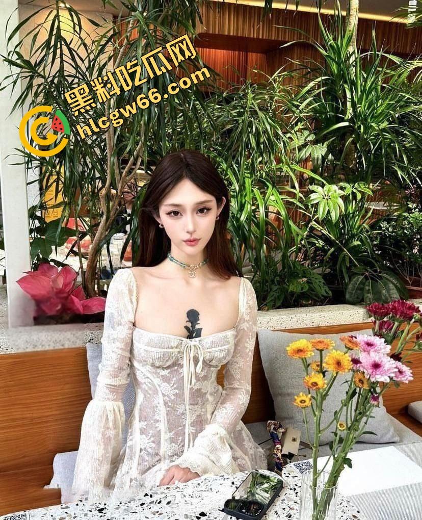 珠海大神【ToroS】学妹收割机，当街母狗调教，跪舔肉棒爽喷骚水，骚穴灌满精液流出！-1