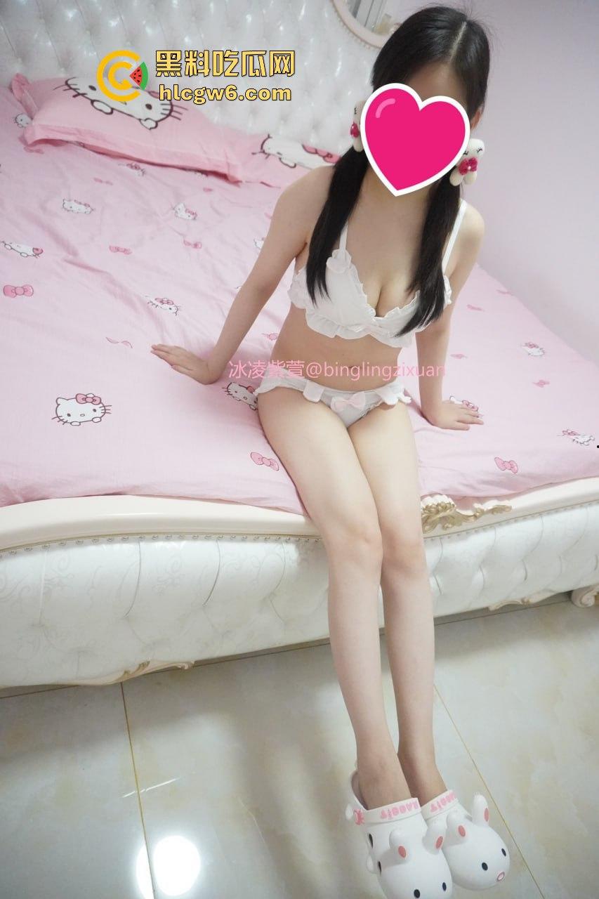 OnlyFans泰国极品骚货情侣【mickeemouse】绿帽癖男友放飞，女友3P、6P大乱斗淫乱得不行！-4