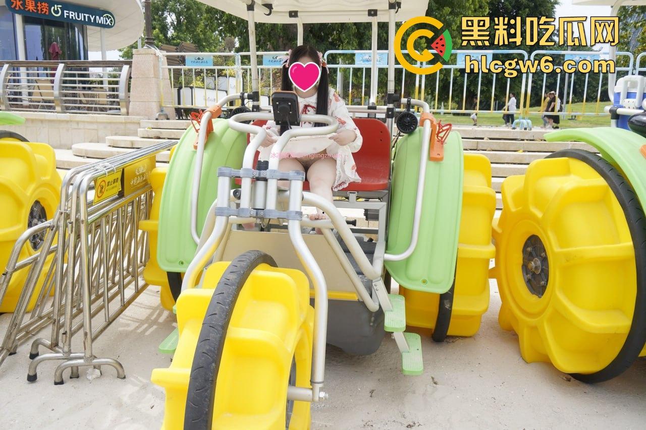 OnlyFans泰国极品骚货情侣【mickeemouse】绿帽癖男友放飞，女友3P、6P大乱斗淫乱得不行！-5