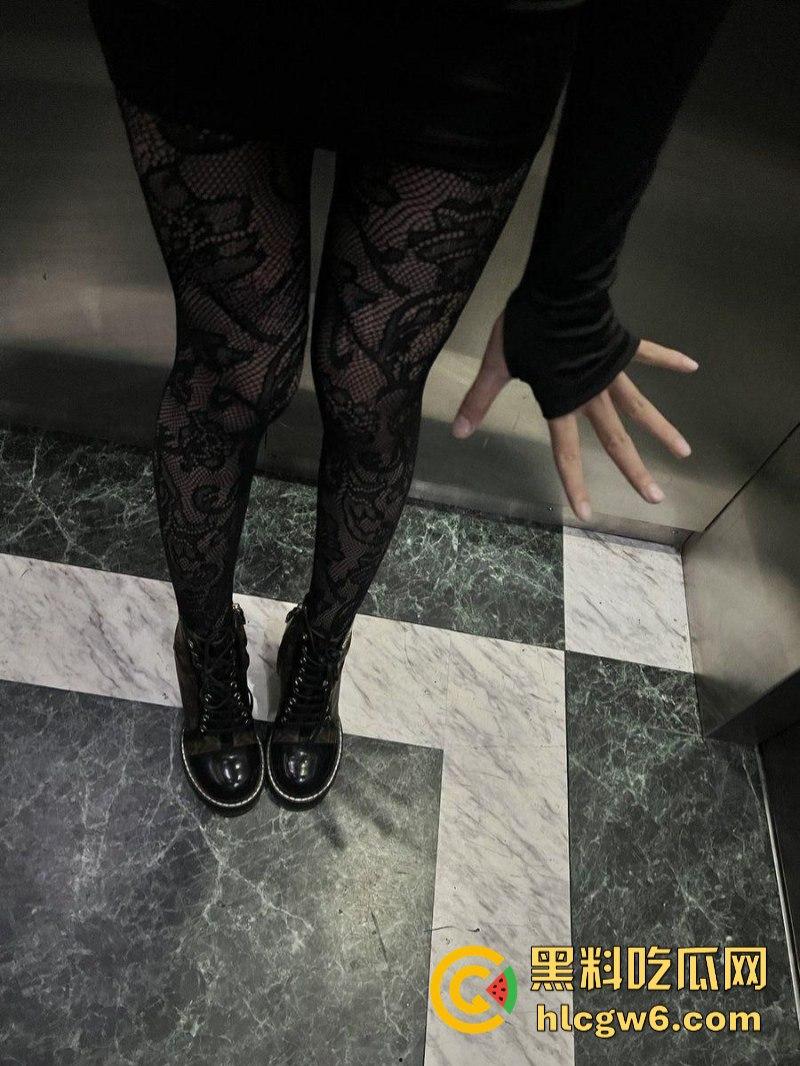 推特高颜值反差婊【奶凶大人】被金主调教视频流出 极品身材被爆操真是视觉享受！-38