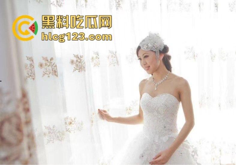 老婆当炮友母狗玩得飞起，自己辛苦赚钱养着个母狗给别人爽！家里床成了野男人肏逼圣地！-2