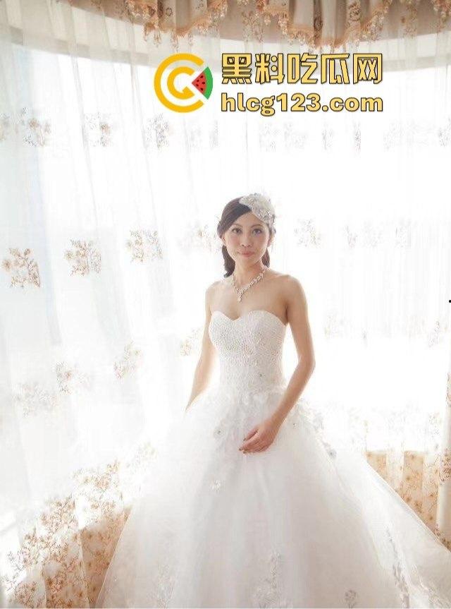 老婆当炮友母狗玩得飞起，自己辛苦赚钱养着个母狗给别人爽！家里床成了野男人肏逼圣地！-4