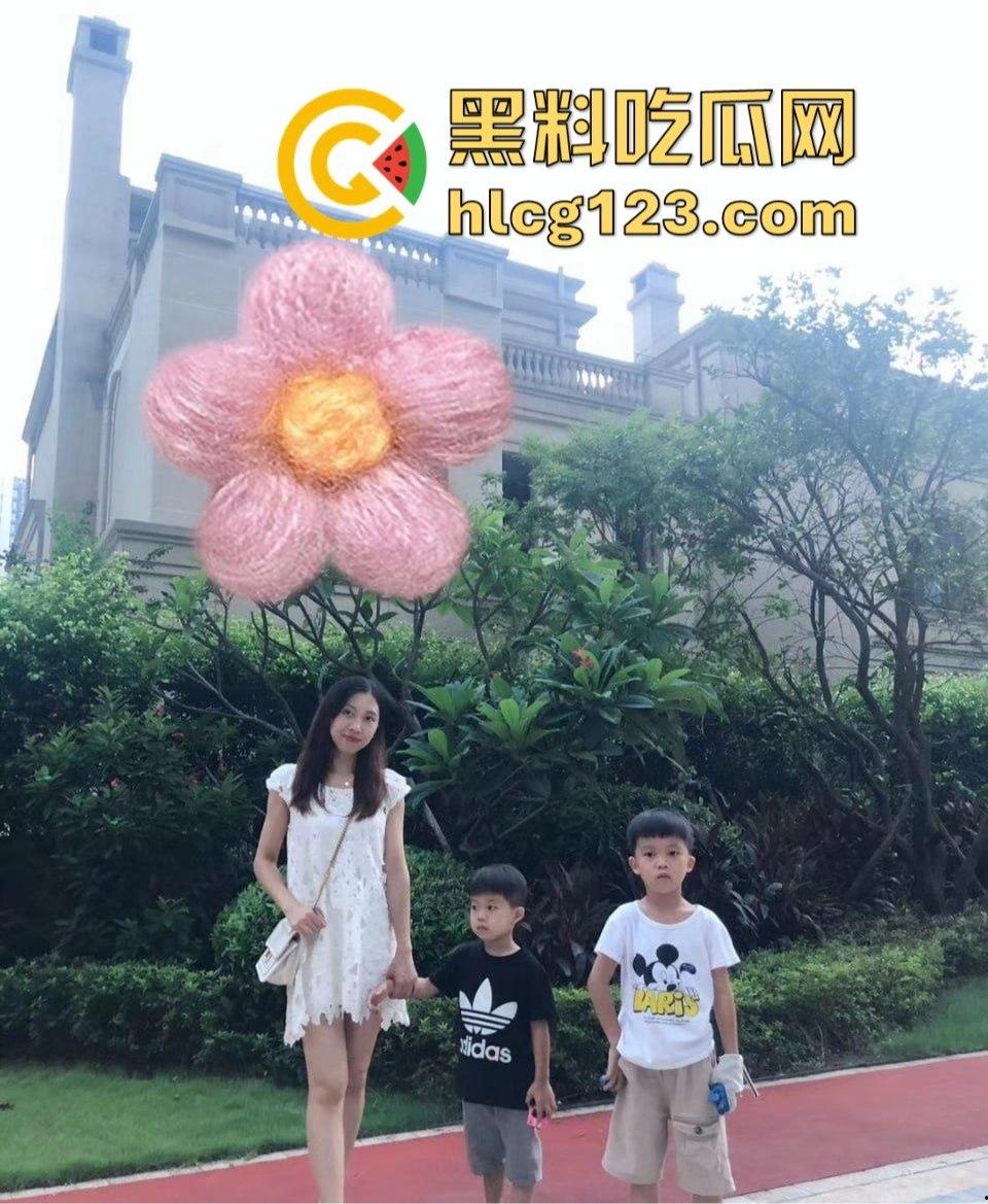 老婆当炮友母狗玩得飞起，自己辛苦赚钱养着个母狗给别人爽！家里床成了野男人肏逼圣地！-6