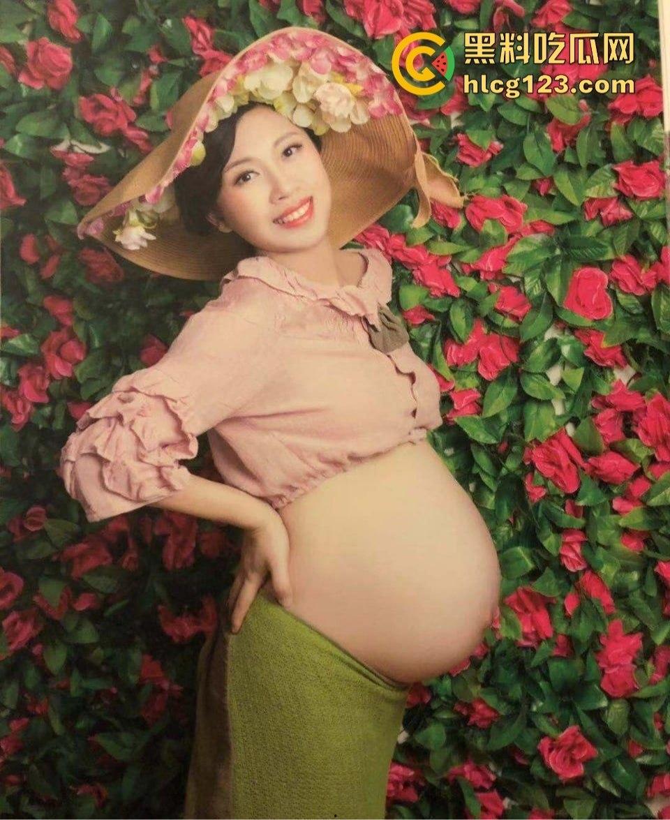 老婆当炮友母狗玩得飞起，自己辛苦赚钱养着个母狗给别人爽！家里床成了野男人肏逼圣地！-11