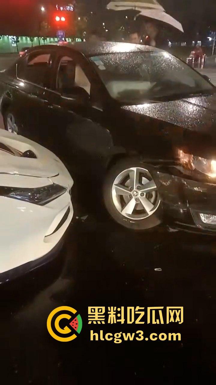 天价修车费从天而降 浙江嘉兴斯柯达撞上百万法拉利 车主当场懵逼 家里的媳妇坐不住了“难道要把我赔进去？”-6