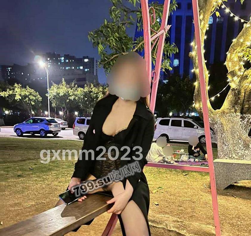 《重磅推荐》推特无敌反差小母狗「狗婷」极限公众场所露出-9