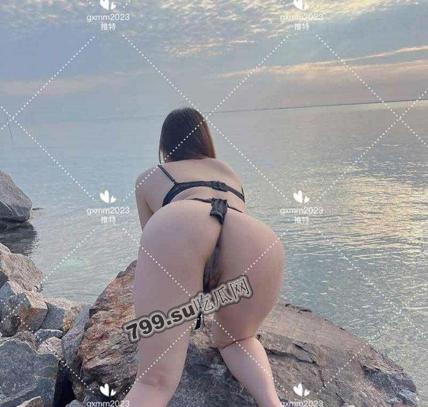 《重磅推荐》推特无敌反差小母狗「狗婷」极限公众场所露出-12