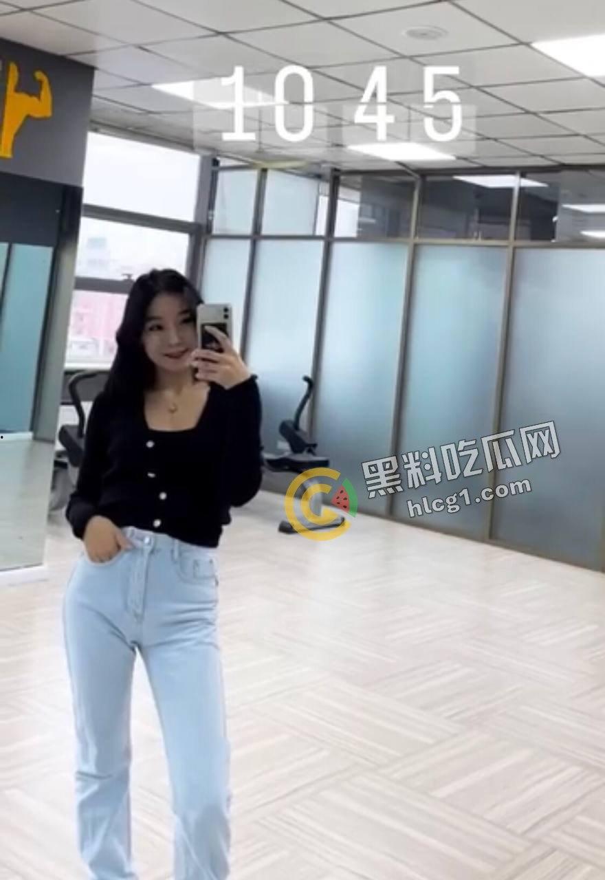 瓜友投稿:呼和浩特健身房拼多多3P女神「黄小芳」:风流成性,男浴3P、球员共欢,热爱3P!-1