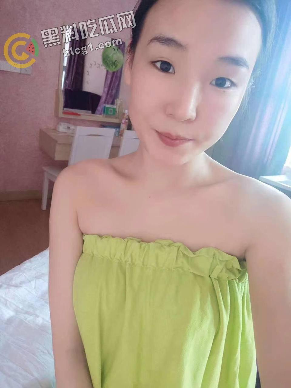 瓜友投稿:呼和浩特健身房拼多多3P女神「黄小芳」:风流成性,男浴3P、球员共欢,热爱3P!-2