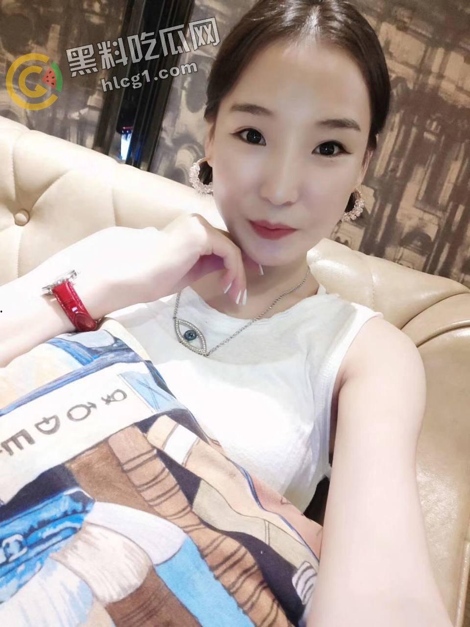 瓜友投稿:呼和浩特健身房拼多多3P女神「黄小芳」:风流成性,男浴3P、球员共欢,热爱3P!-7