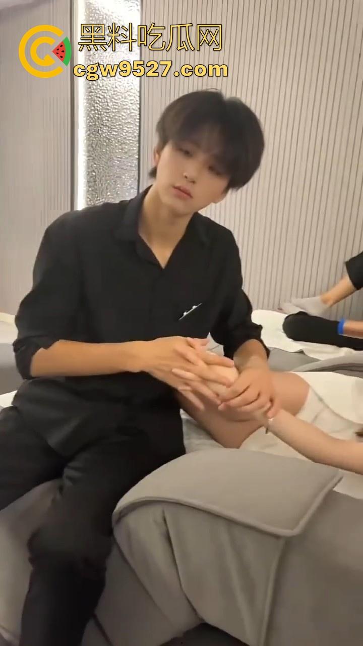 杭州富婆开心福利局，点年轻小奶狗按摩唱歌，加钱加钟带回酒店骑乘榨精，不懂就问应聘男技师有什么要求！-5