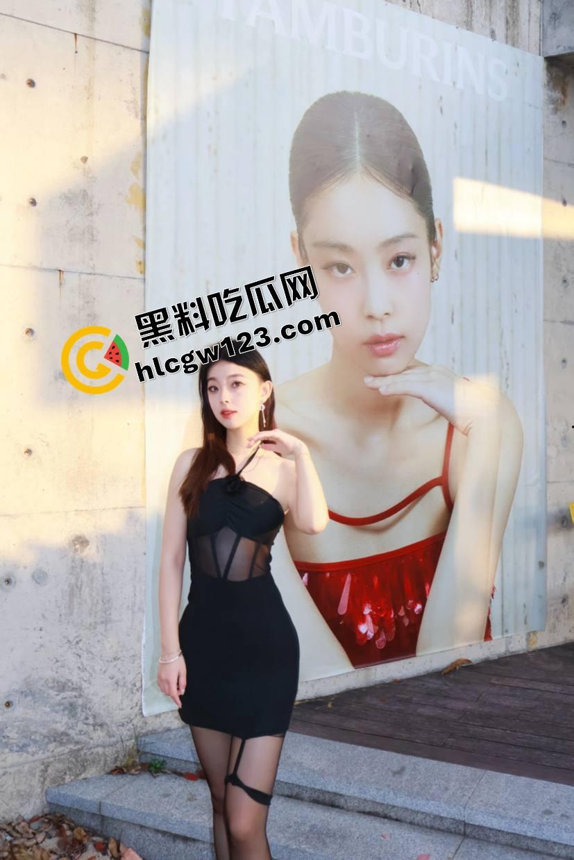 不是每只鲍都是九头鲍，这户型才叫王炸，包裹感拉满，牛子进去就不想出来，黑料吃瓜热推极品骚穴！-4