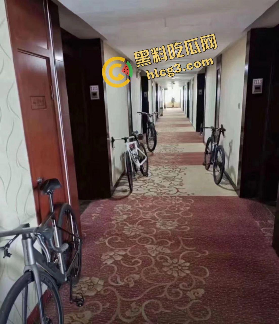 骑行圈淫乱事件！农家乐组织骑行爱好者 一男一女一房间住宿 鸡动即可行动！-8