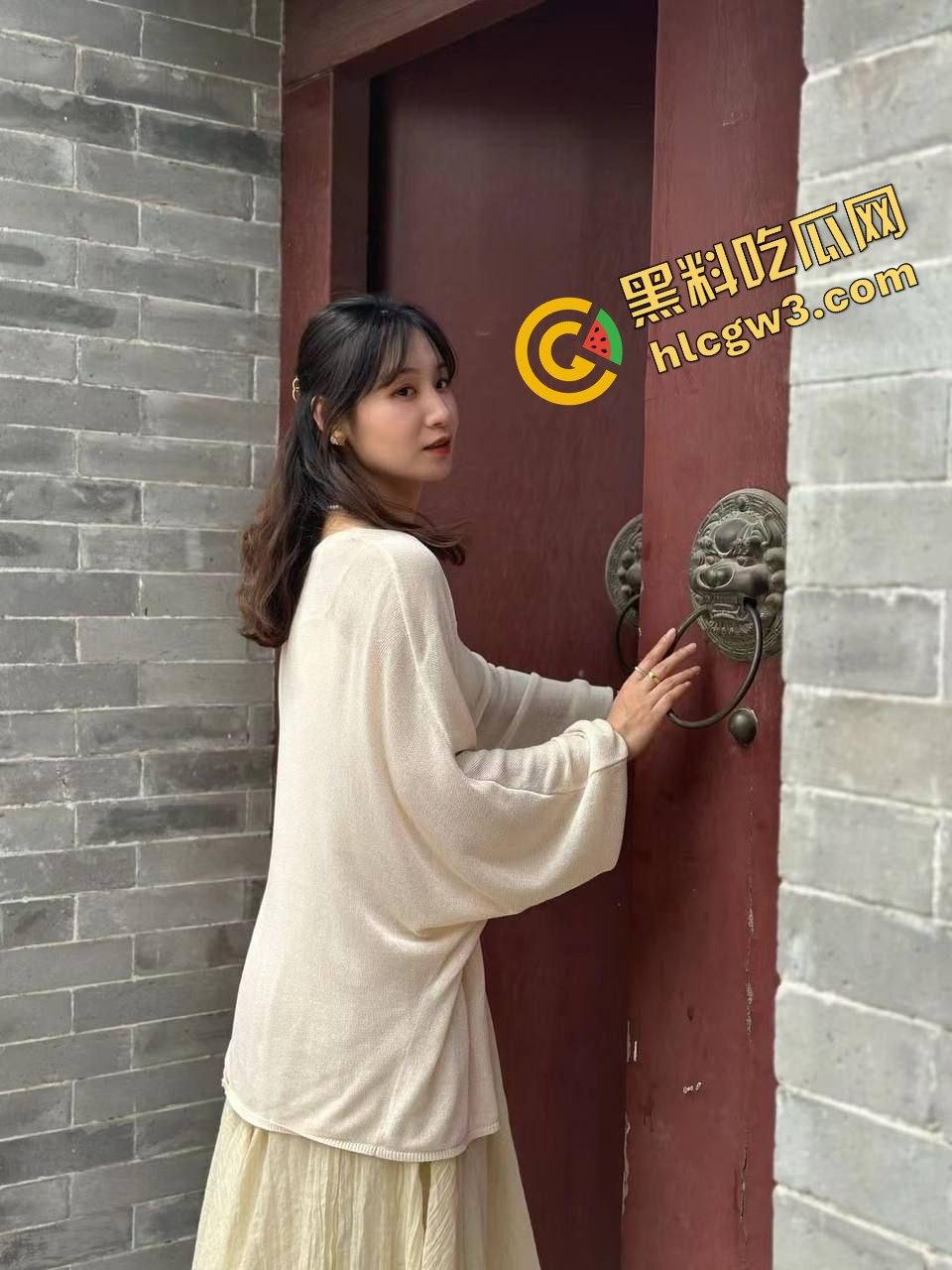 西安交通大学大四反差母狗【皱慧晴】身穿情趣黑丝 男友酒店调教中出!独家流出!-1