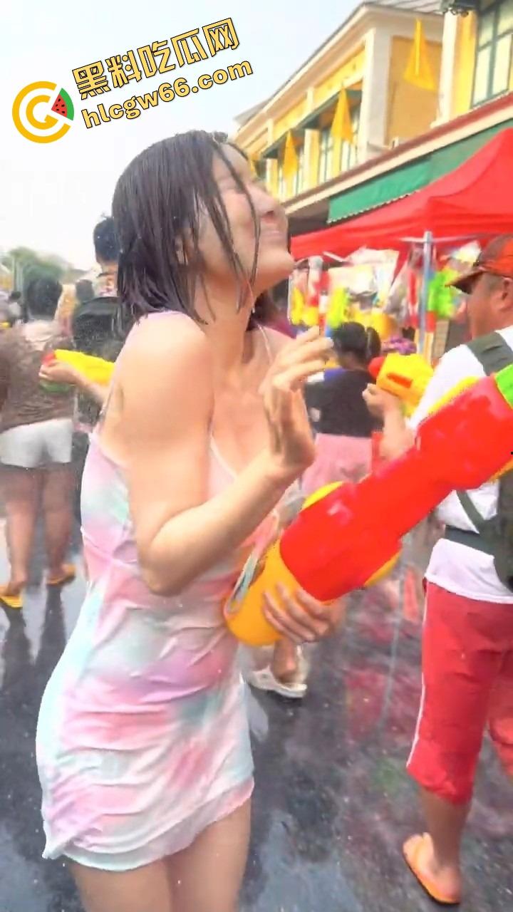 柬埔寨泼水节变成湿身骚趴,夜店女王DJ 『SODA』遭全场狂射,白T湿透巨乳炸出,奶头凸点全场沸腾!-13