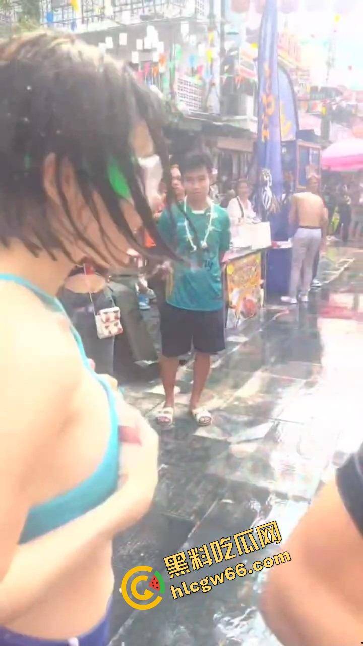 柬埔寨泼水节变成湿身骚趴,夜店女王DJ 『SODA』遭全场狂射,白T湿透巨乳炸出,奶头凸点全场沸腾!-23