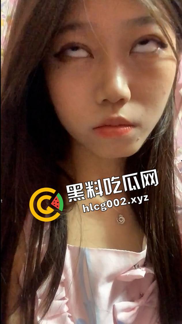 洛丽塔萝莉千元定制流出！翻白眼 嫌弃着看小穴 阿黑颜 喉咙展示让人想把整根塞进去-9