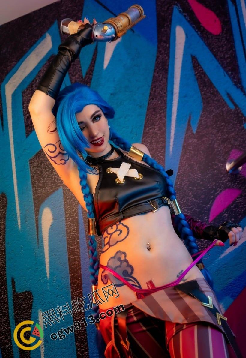 美女博主COS金克斯引爆全网关注:高超口技、诱人翘臀与神秘白虎穴,精彩绝伦的性爱场面让网友热议不已-1