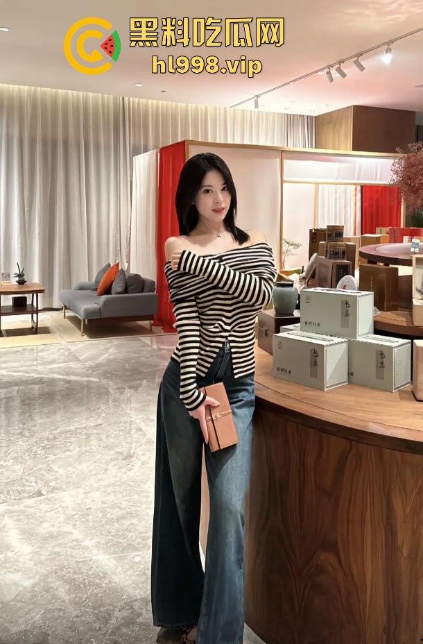 河南抖音小网红『王格格』遇上假富二代,幻想成阔太结果被骗光身子,做爱视频流出真是人财两空!-11